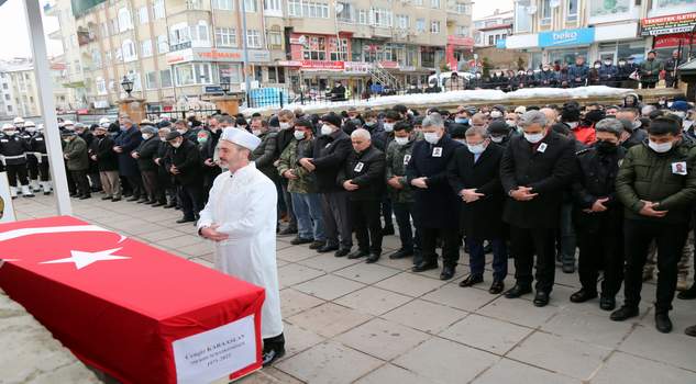 Kalp krizinden ölen Başkomiser Karaaslan toprağa verildi
