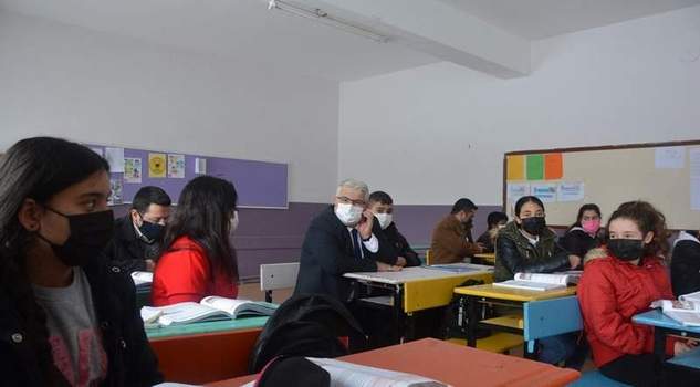 Yazıcı, Yenifakılı’da okulları ziyaret etti