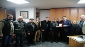 Şahin’den eski başkan Gönül’e teşekkür plaketi