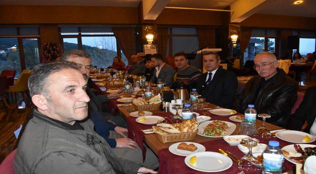 Yılmaz, gazetecilerle iftarda bir araya geldi
