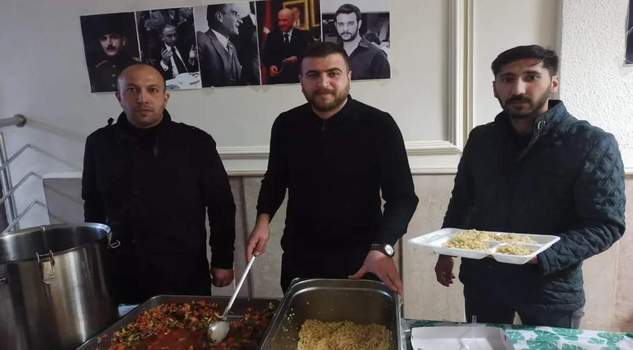 Ülkü Ocaklarından gıda paketi ve iftar