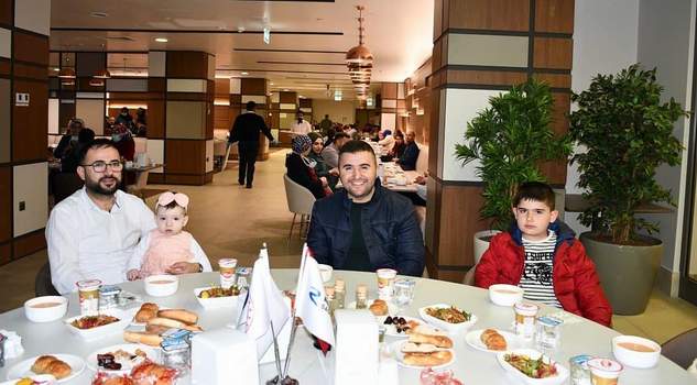Başhekim Kozan ve hastane çalışanları iftarda bir araya geldi