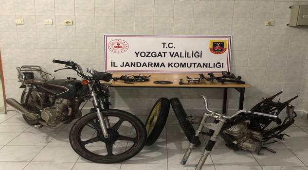  Jandarma motosiklet hırsızlarını yakaladı
