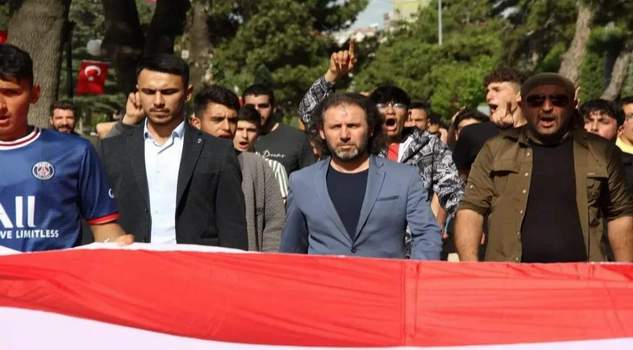 Alperenler, şehitler için yürüdü