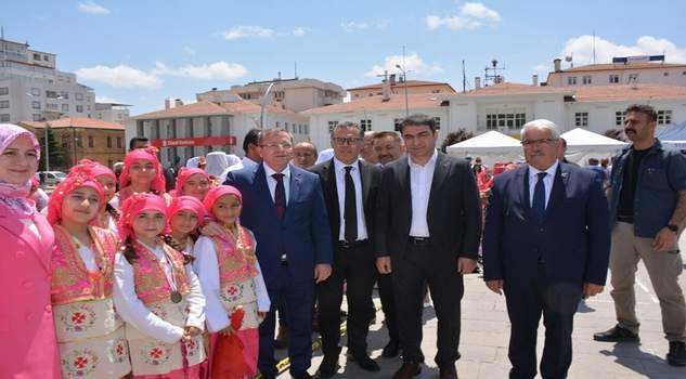Halk Oyunları Şenliği beğenildi