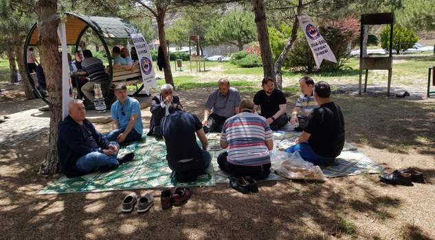 Diva Sen, üyeleri ile piknikte bir araya geldi