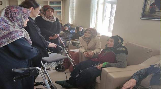 Başkan Yurtlu, yaşlıların gönlünü aldı