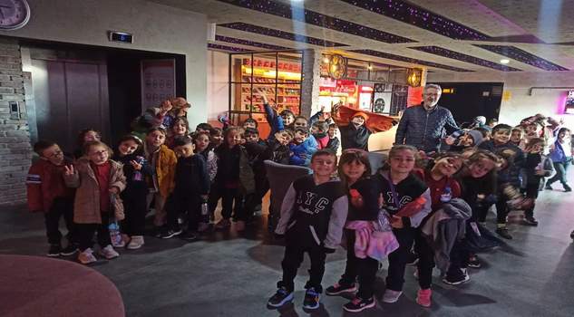 AYÇ/TED kolejinden 1. sınıf öğrencilere sinema keyfi