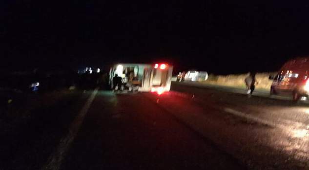 Yolcu otobüsü devrildi, 3’ü ağır 26 kişi yaralandı