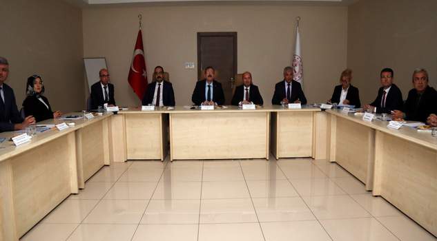 Vali Polat, değerlendirme toplantısı yaptı