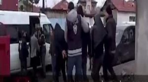 Sahte kimlikle ehliyet sınavına girmeye çalışan 38 kişi gözaltına alındı