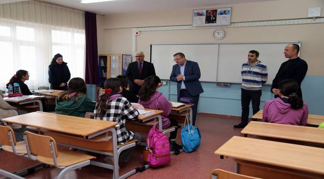 Vali Polat, öğrencilerin dersine katıldı