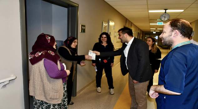Başhekim Kozan’dan hasta ve çalışanlara kandil simidi