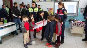 Minik öğrenciler “Her Harf Bir Etkinlik”le harfleri öğreniyor