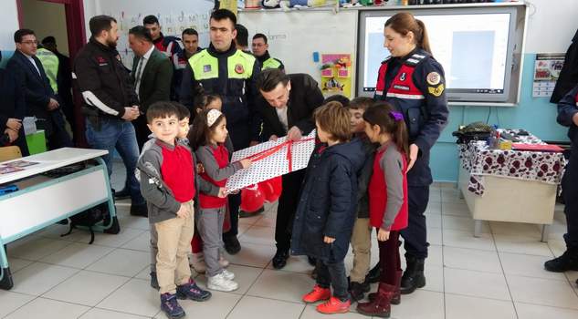 Minik öğrenciler “Her Harf Bir Etkinlik”le harfleri öğreniyor