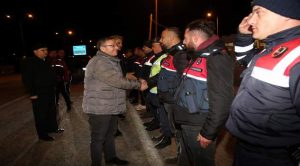 Vali Polat, yıl başında çalışan kamu görevlilerini yalnız bırakmadı