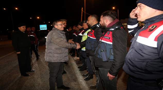 Vali Polat, yıl başında çalışan kamu görevlilerini yalnız bırakmadı