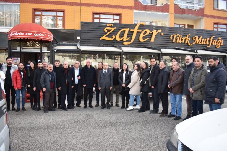 Zafer Özışık, ev sahipliğinde gazeteciler bir araya geldi