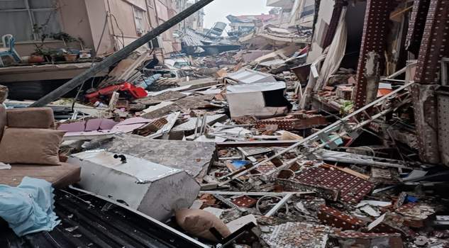 7.4 büyüklüğünde deprem 10 kenti vurdu