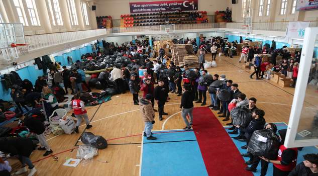 Yardımda yarışıyorlar