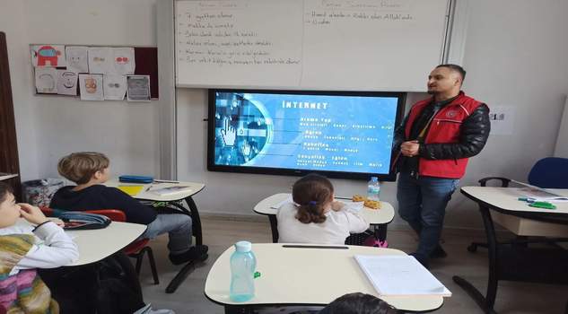 Öğrencilere güvenli İnternet kullanımı eğitimi