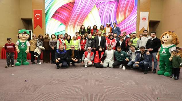 Köse, çocukların sevincini paylaştı