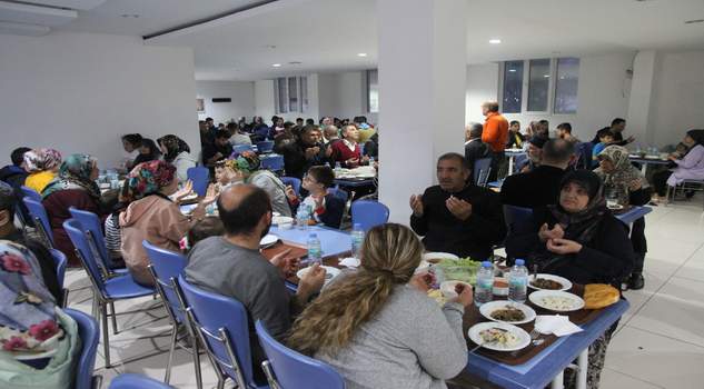 İl Protokolü depremzedelerle iftarda bir araya geldi