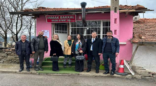 Mahallelinin bakkala olan borçlarını kapattı