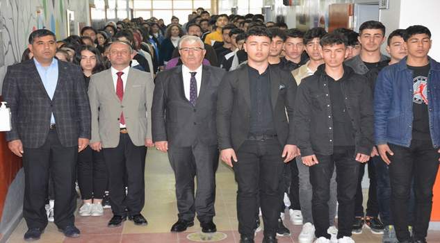 Yazıcı, Sarıkaya’da öğretmen ve öğrencilerle bir araya geldi