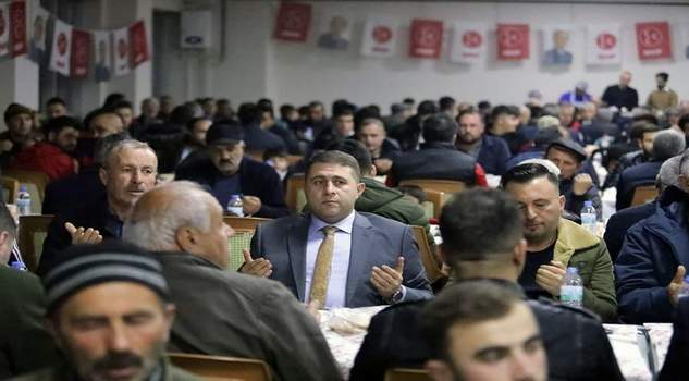 Sedef, iftarda bir araya geldi