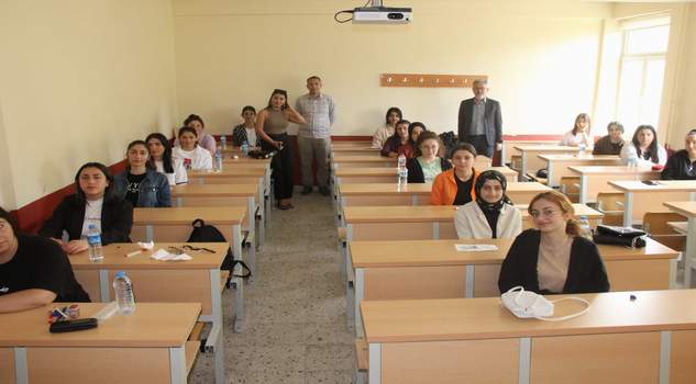 Öğrenciler YKS deneme sınavında ter döktü