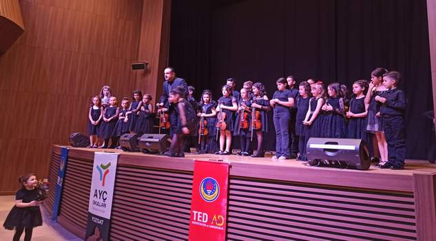 Miniklerin yıl sonu konseri büyük beğeni topladı