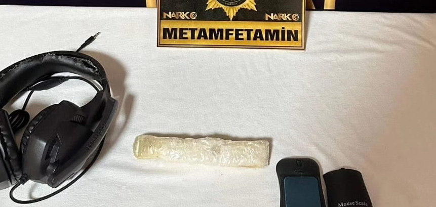 Kulaklık içerisinde uyuşturucu ile yakalandı