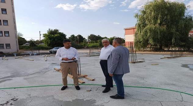 Yazıcı, okul inşaatını inceledi