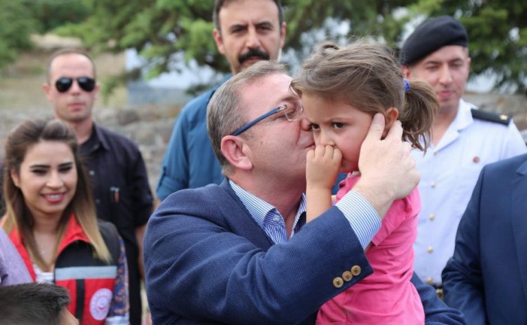 Yurtlu, Hassa’lıların Vali Polat sevgisini şiir dizelerine döktü