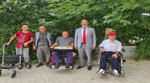 Neşeli, ziyaret ederek moral verdi