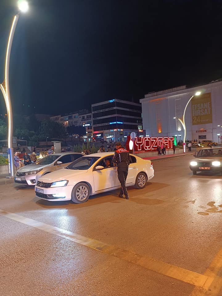 Polis ekipleri akşamda uygulamaları sıklaştırdı