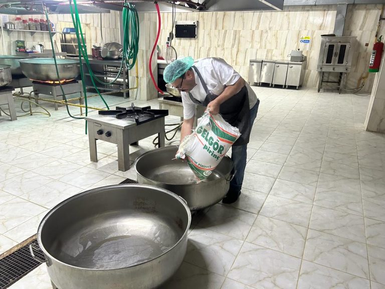 4 Bin 800 öğrencinin günlük yemek ihtiyacını karşılıyor
