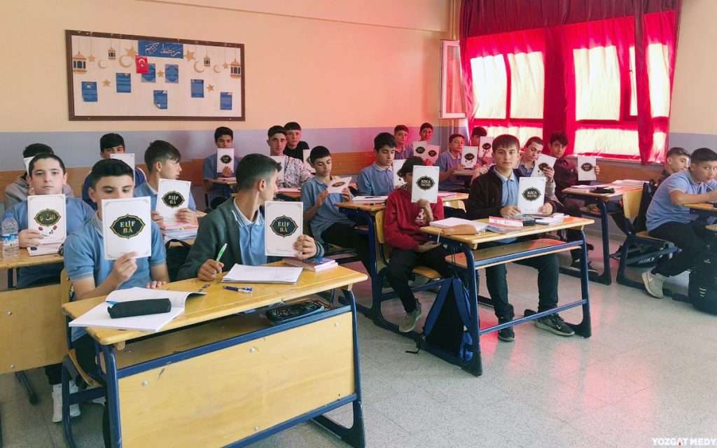 Bilal Şahin, İmam Hatip öğrencilerini sevindirdi