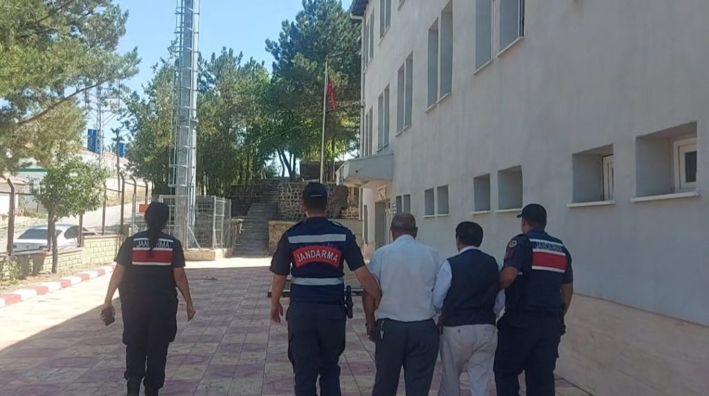 Kesinleşmiş hapis cezası bulunan iki firari yakalandı