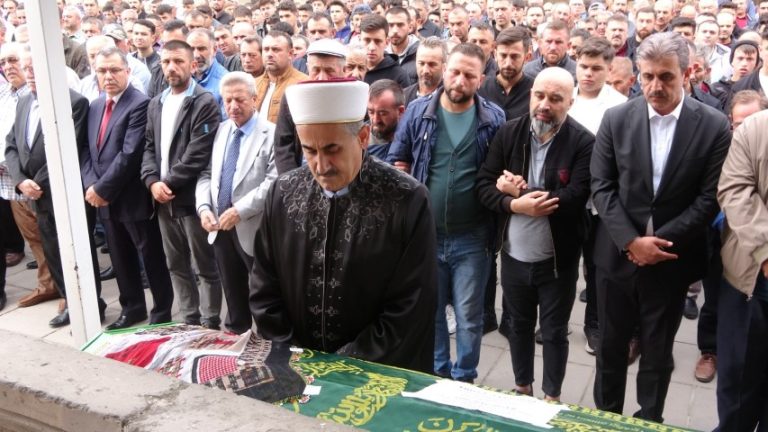 Kazada hayatını kaybeden lise öğrencisi son yolculuğuna uğurlandı