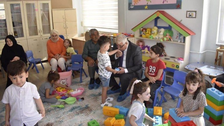 Yazıcı, miniklerin okul heyecanına ortak oldu