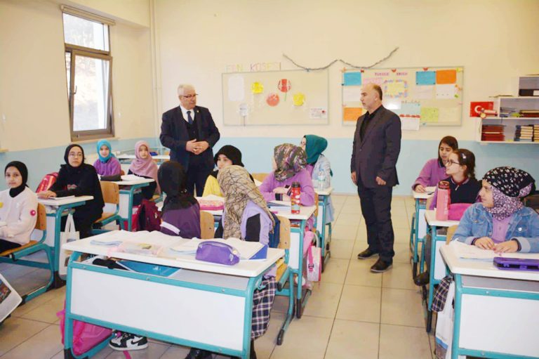 Öğrenciler bursluluk sınavına girecek