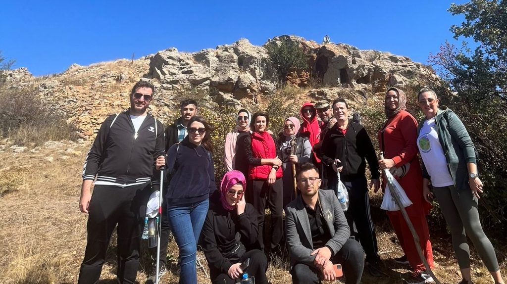 Çevre Derneğinden Çeşka yeraltı şehrine doğa yürüyüşü