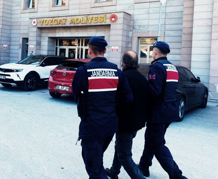Jandarma, aranan 8 şahsı yakaladı