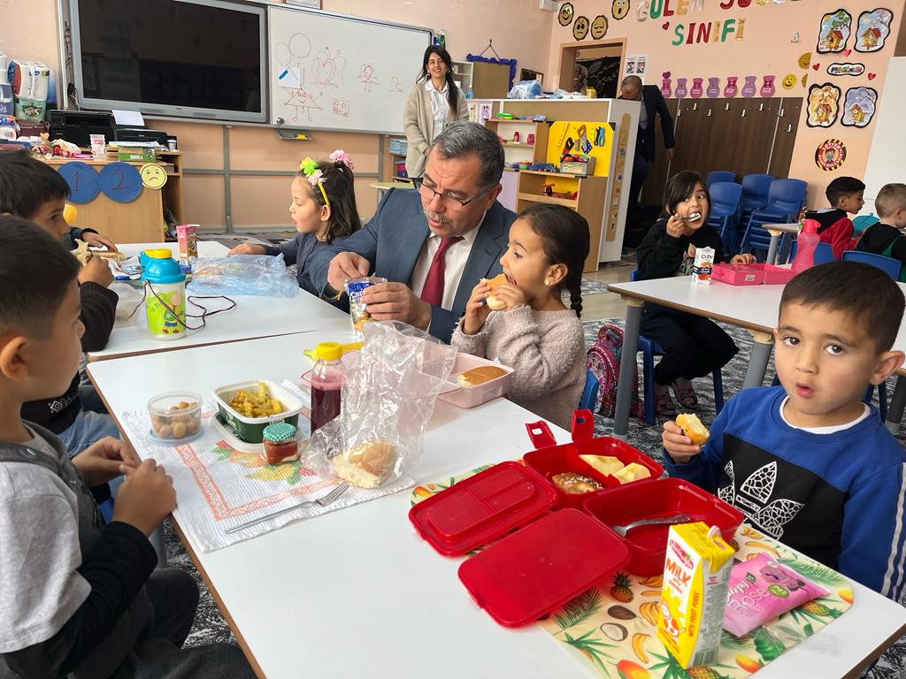 Altınkaynak, öğrenci ve öğretmenlerle bir araya geldi