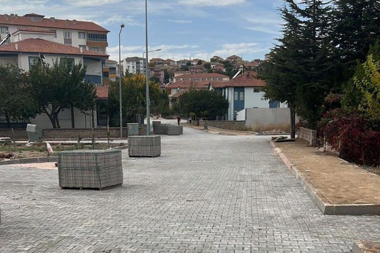 Sarıkaya’da yol yapım çalışmaları devam ediyor