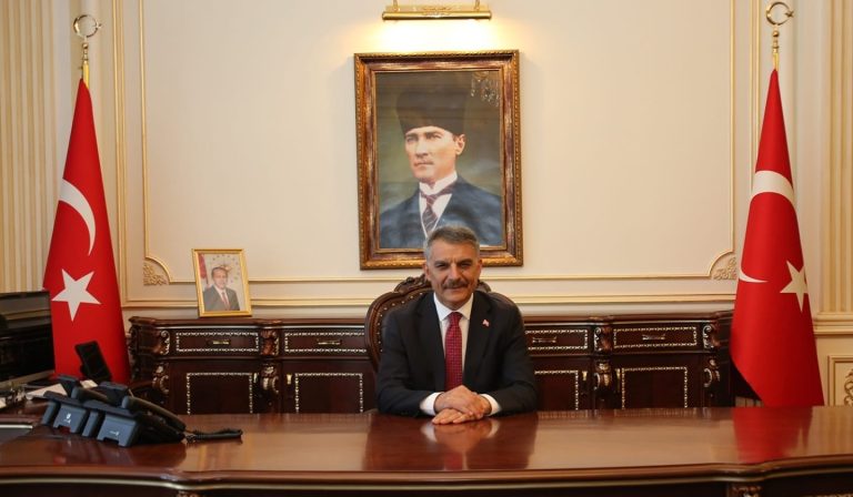 Vali Özkan: Öğretmenlerimiz, kutsal bir görevi ifa etmektedir