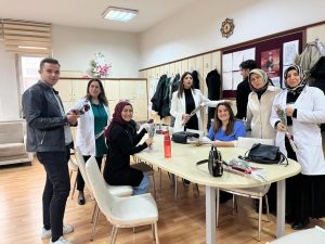 Alperen Ocakları İl Başkanlığından öğretmenlere karanfilli kutlama