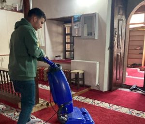 Alperen Ocaklarından cami temizliği